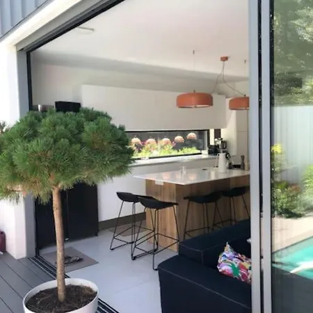Maison Avec Piscine Au Centre Du Quartier De Cauderan *